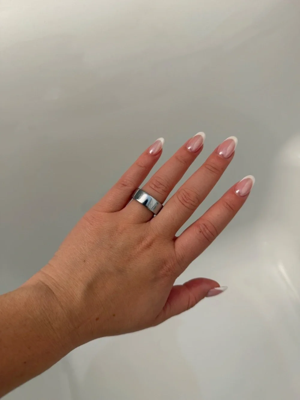 Oura Ring Gen 4 - Silver Size 7 with Charger + Cable